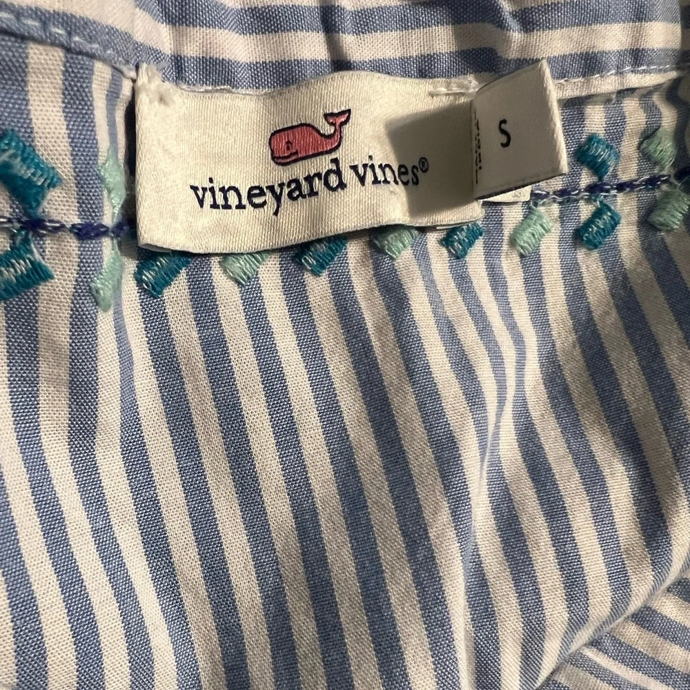 Vineyard Vines Seersucker Embroidered Savannah Top🌹 - Picture 9 of 10